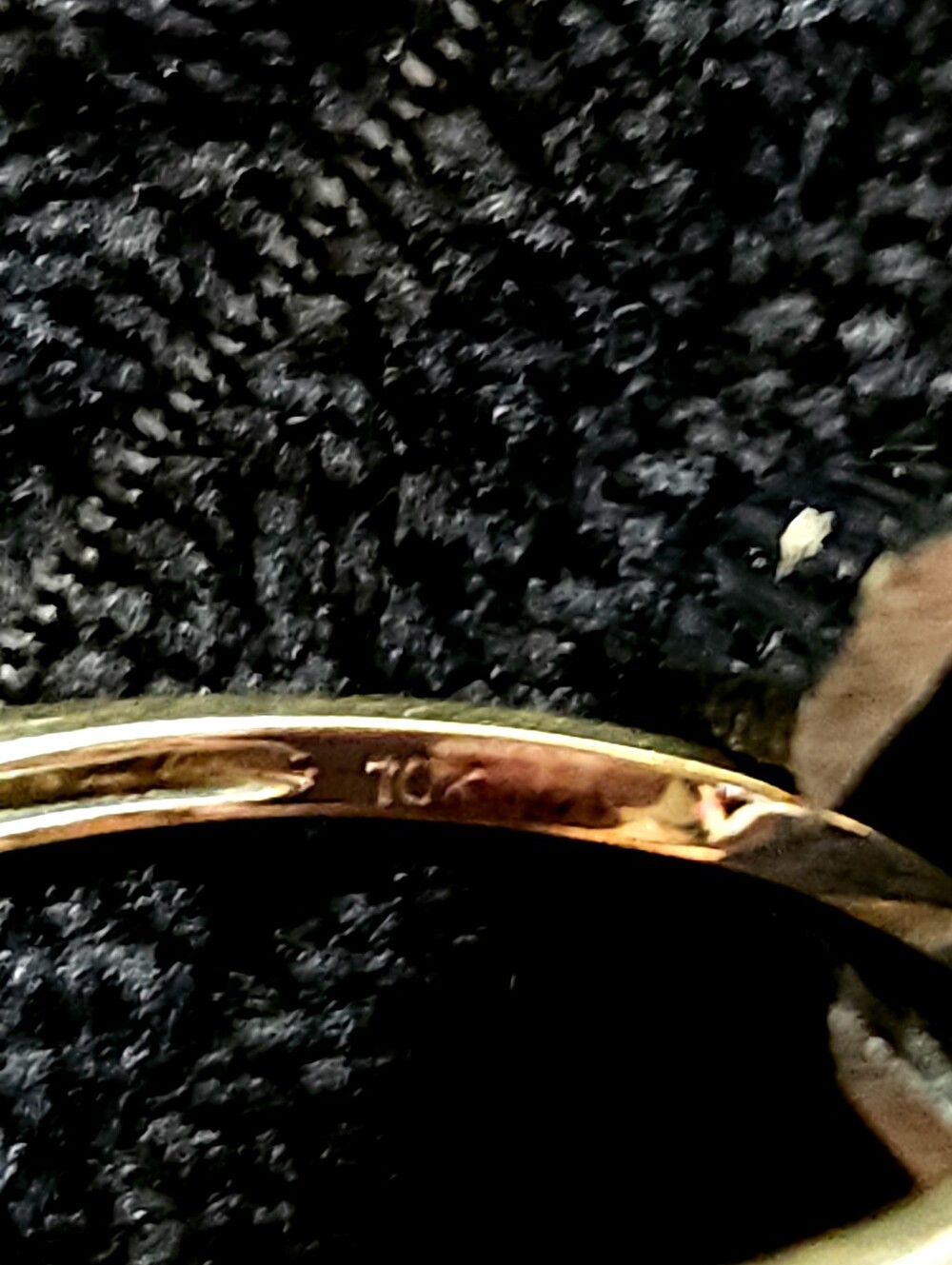 10k White Gold Diamond Eternity Band. - Picture 7 of 8
